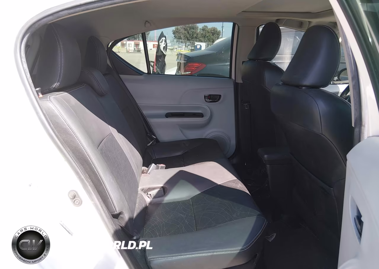2014 Toyota Prius C Four VIN:JTDKDTB39E1075318 - 8