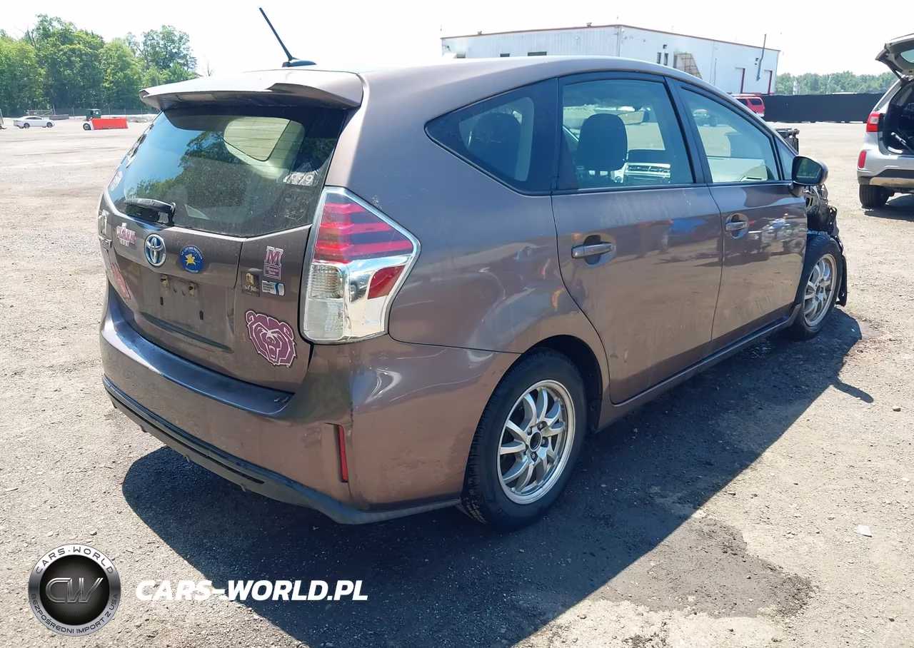 2015 Toyota Prius V Three VIN:JTDZN3EU9FJ016822 - 4