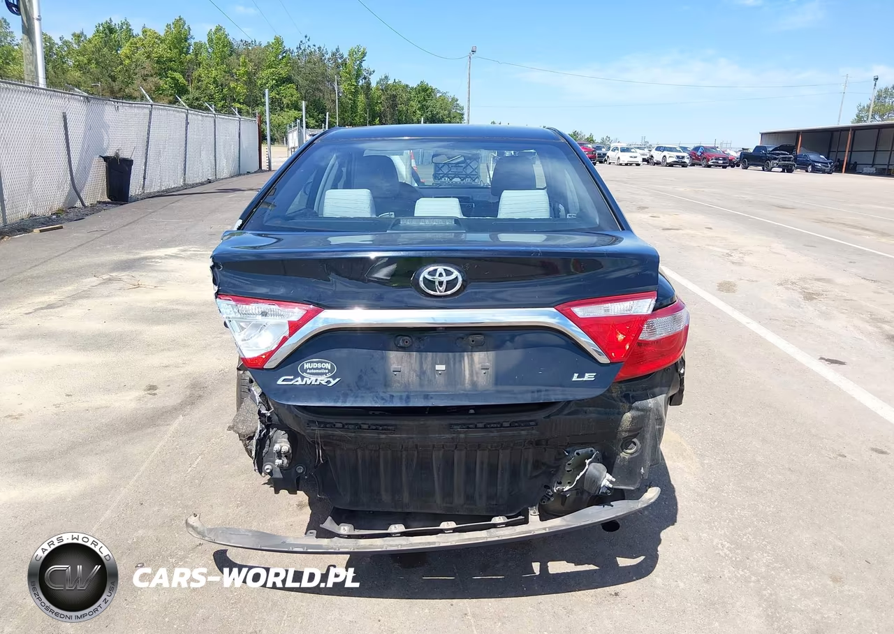 2016 Toyota Camry Le VIN:4T1BF1FK6GU126822 - 17