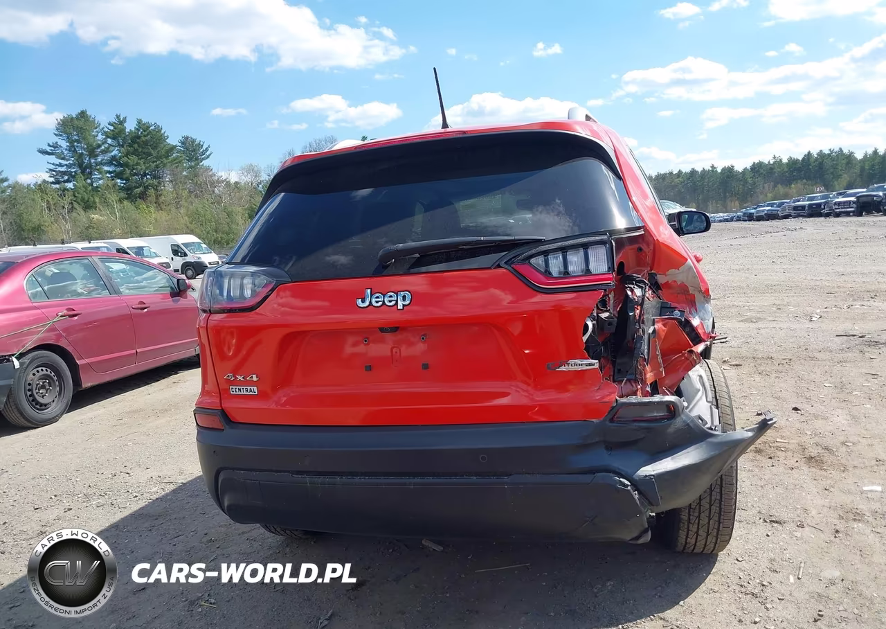 2021 Jeep Cherokee Latitude Plus 4X4 VIN:1C4PJMLB4MD114632 - 16