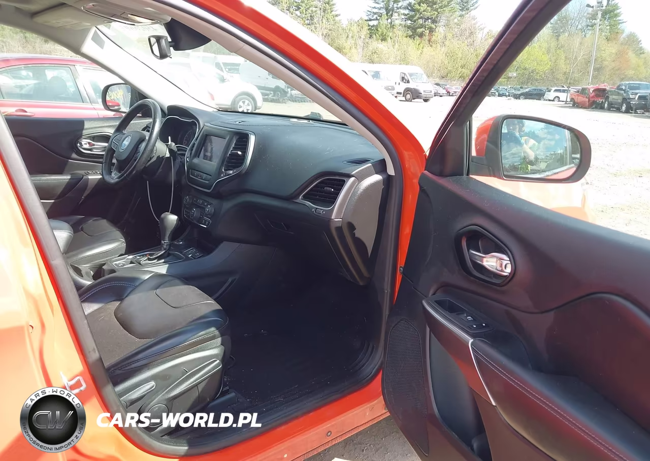 2021 Jeep Cherokee Latitude Plus 4X4 VIN:1C4PJMLB4MD114632 - 5