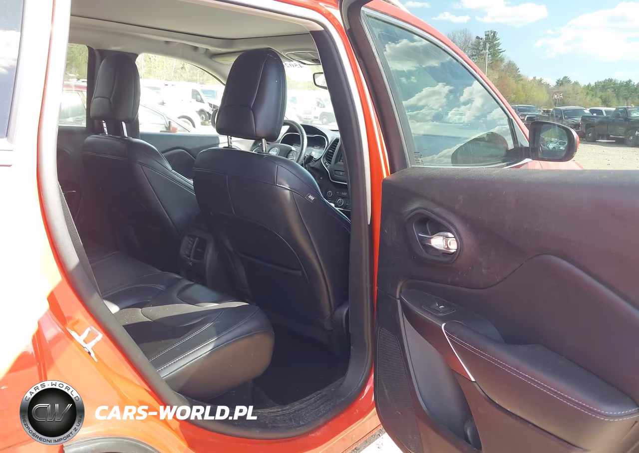 2021 Jeep Cherokee Latitude Plus 4X4 VIN:1C4PJMLB4MD114632 - 8