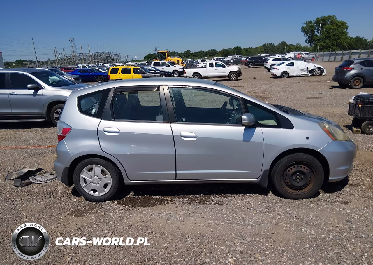 2013 Honda Fit VIN:JHMGE8H32DC013333 - 14