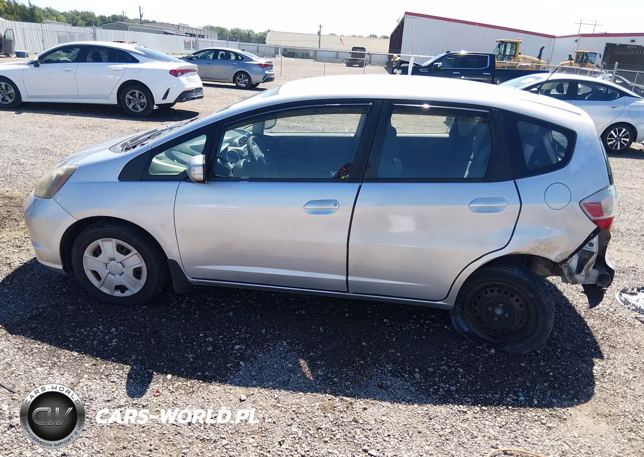 2013 Honda Fit VIN:JHMGE8H32DC013333 - 15