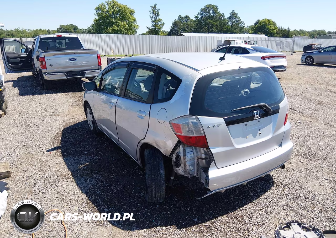 2013 Honda Fit VIN:JHMGE8H32DC013333 - 3