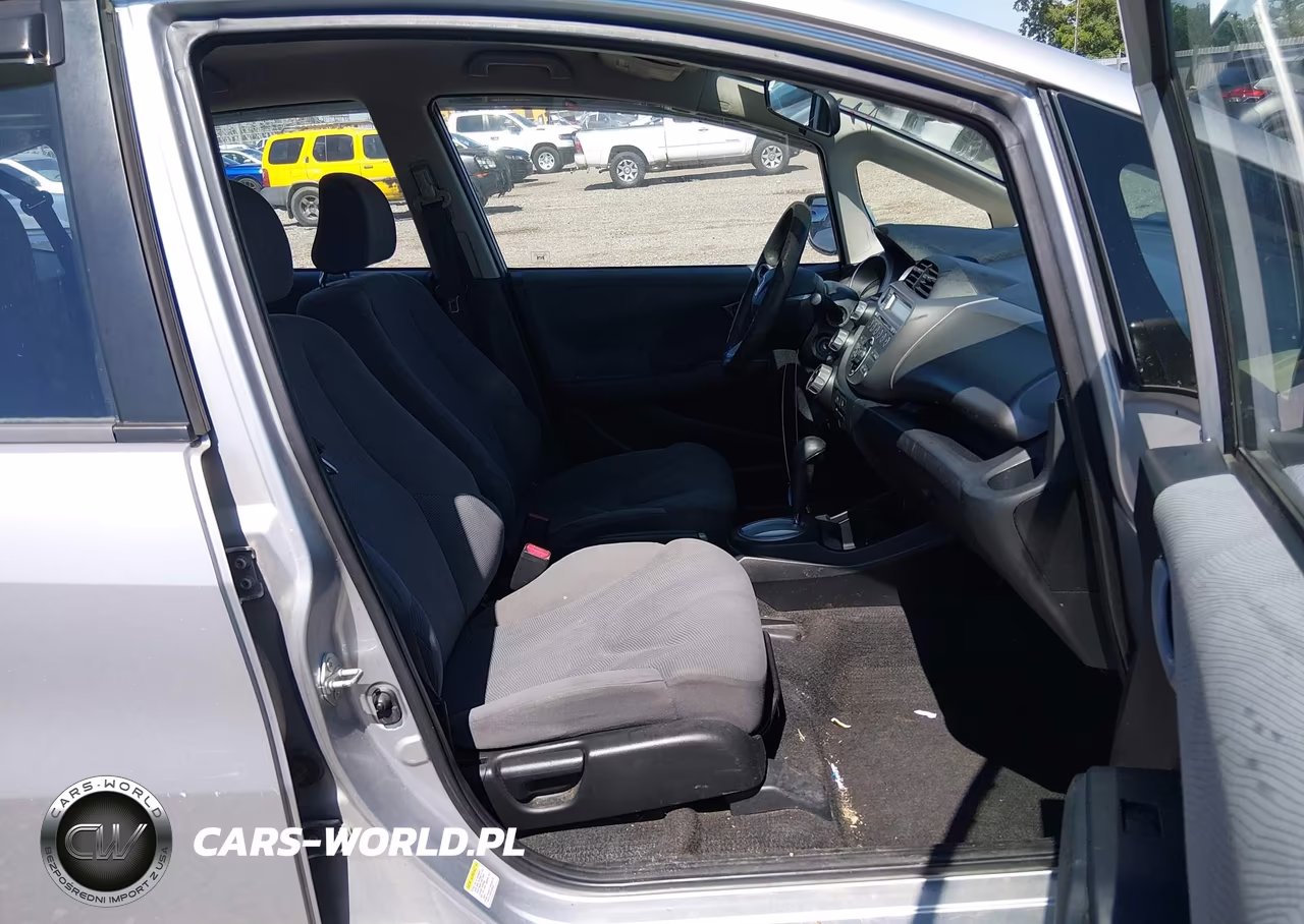 2013 Honda Fit VIN:JHMGE8H32DC013333 - 5