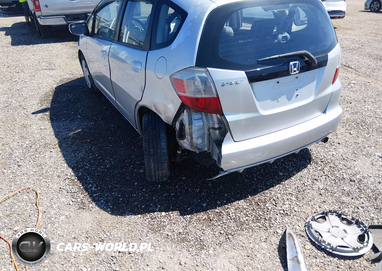 2013 Honda Fit VIN:JHMGE8H32DC013333 - 6