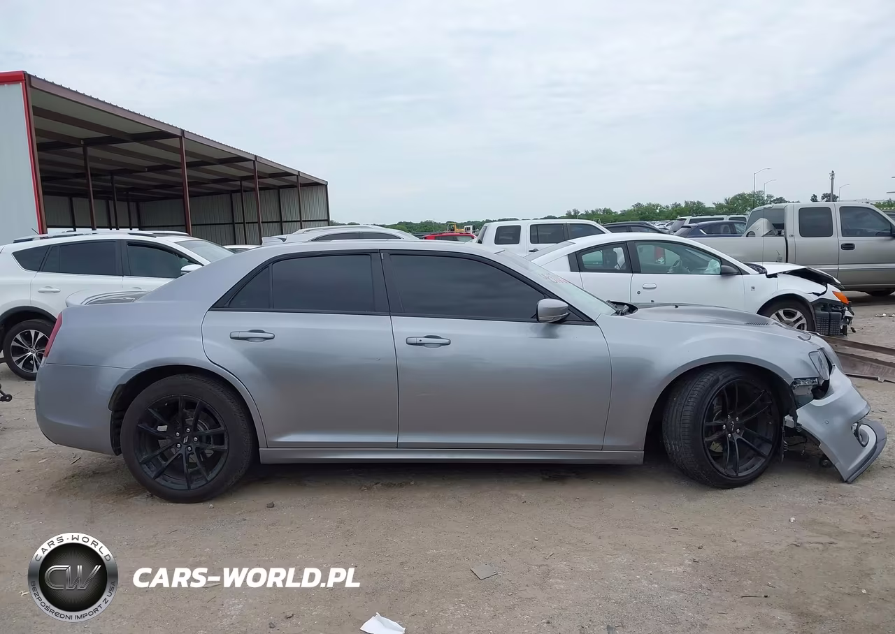 2018 Chrysler 300 300S VIN:2C3CCABG1JH240194 - 13