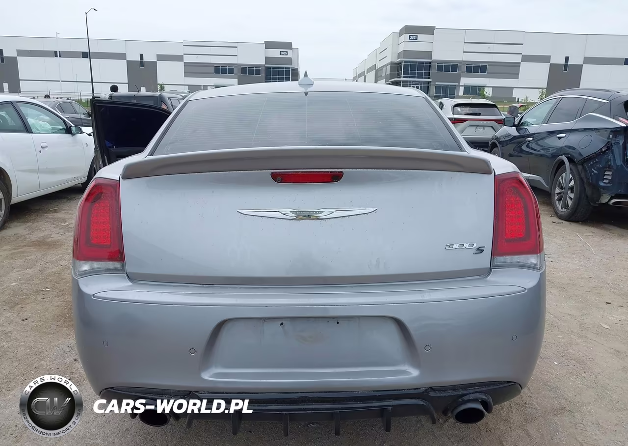 2018 Chrysler 300 300S VIN:2C3CCABG1JH240194 - 16