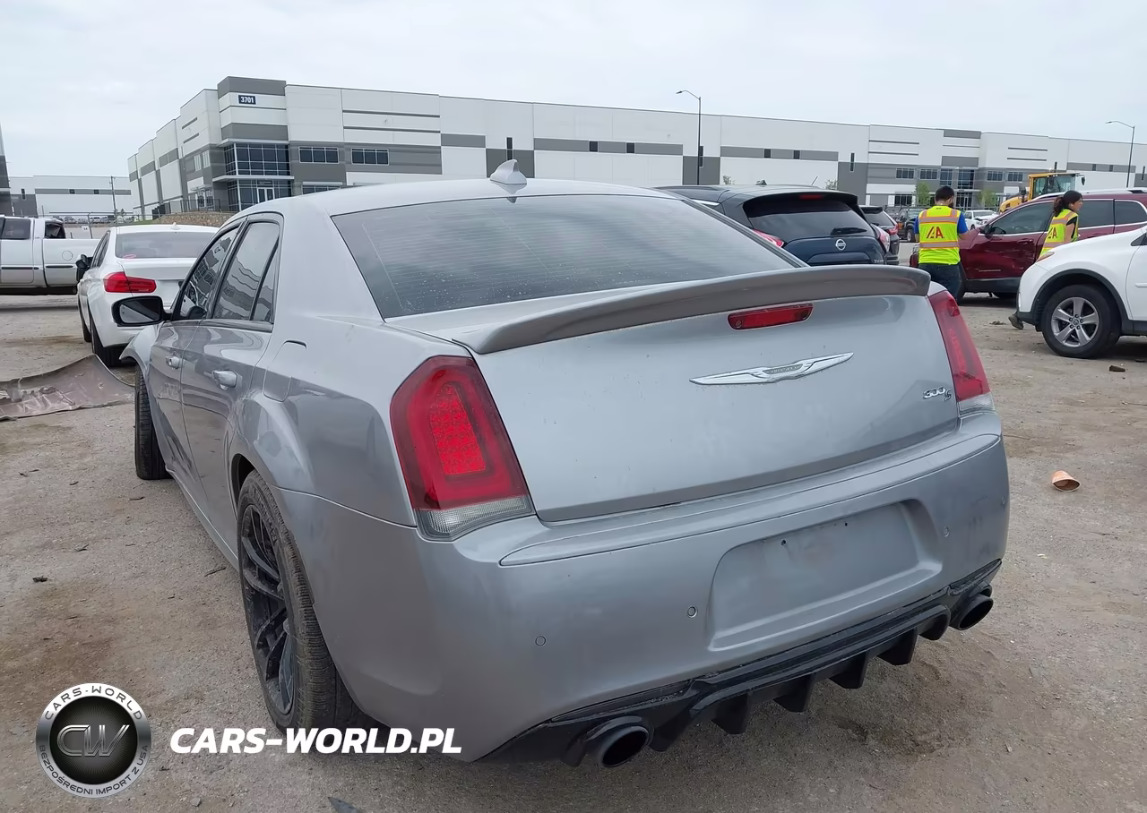 2018 Chrysler 300 300S VIN:2C3CCABG1JH240194 - 3