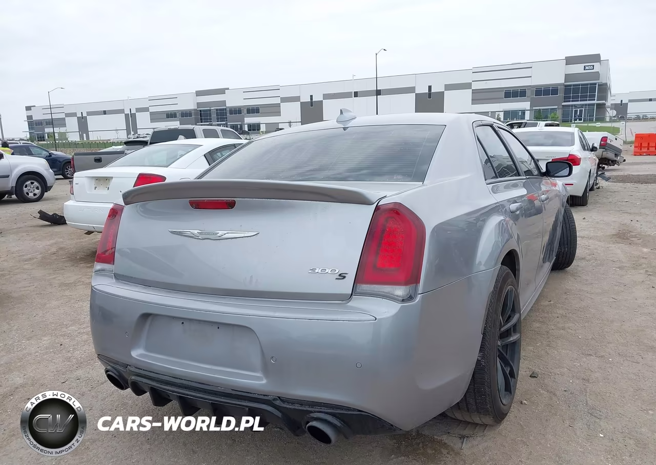 2018 Chrysler 300 300S VIN:2C3CCABG1JH240194 - 4