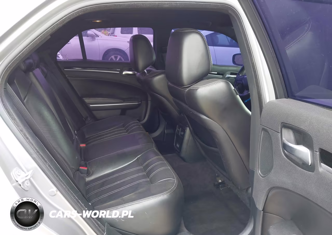 2018 Chrysler 300 300S VIN:2C3CCABG1JH240194 - 8