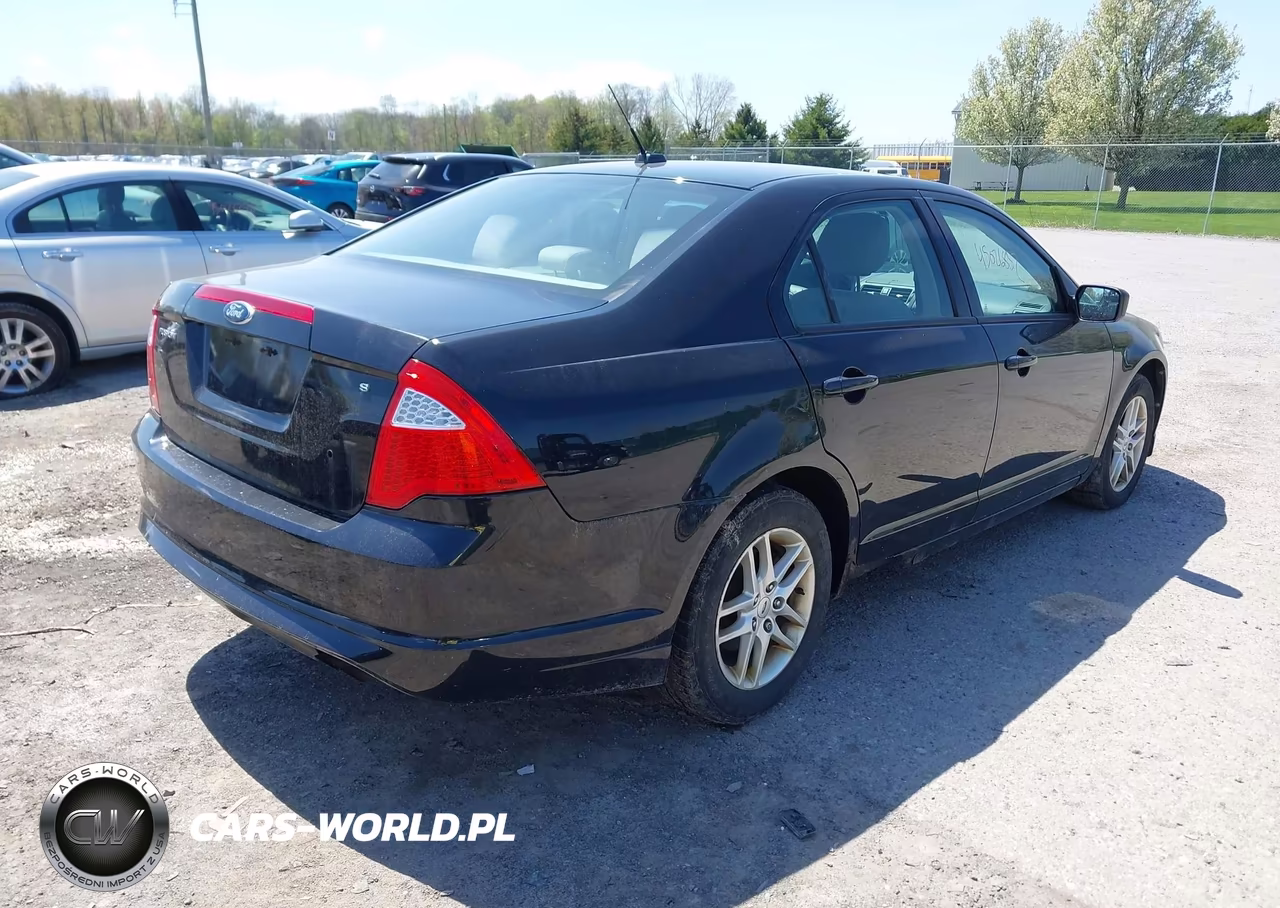 2011 Ford Fusion S VIN:3FAHP0GA3BR255540 - 4