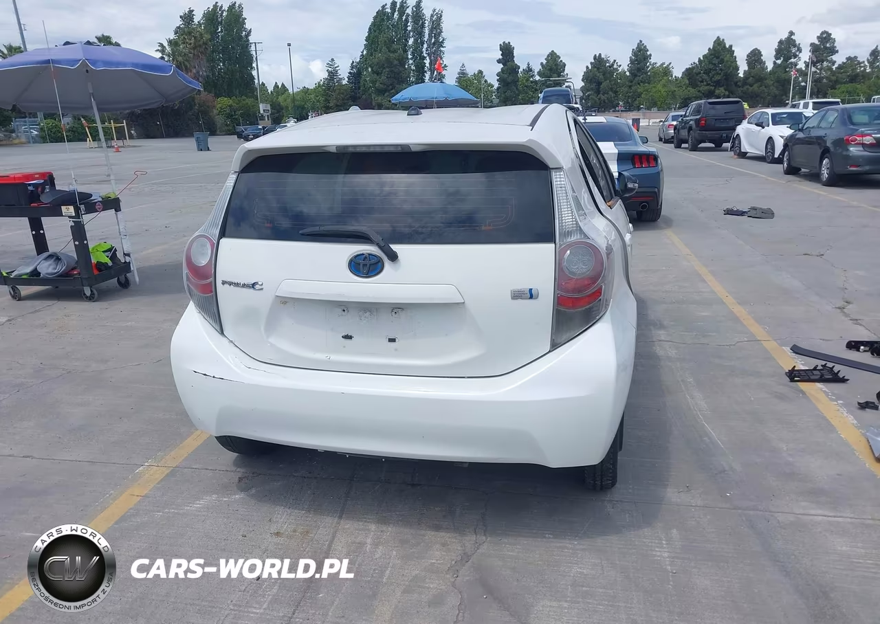2014 Toyota Prius C One VIN:JTDKDTB33E1563762 - 16
