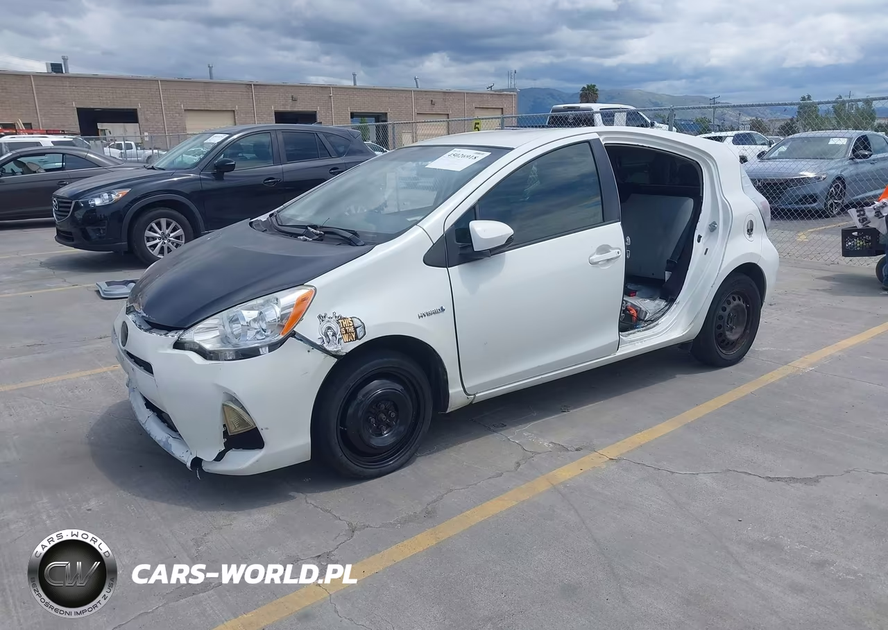 2014 Toyota Prius C One VIN:JTDKDTB33E1563762 - 2