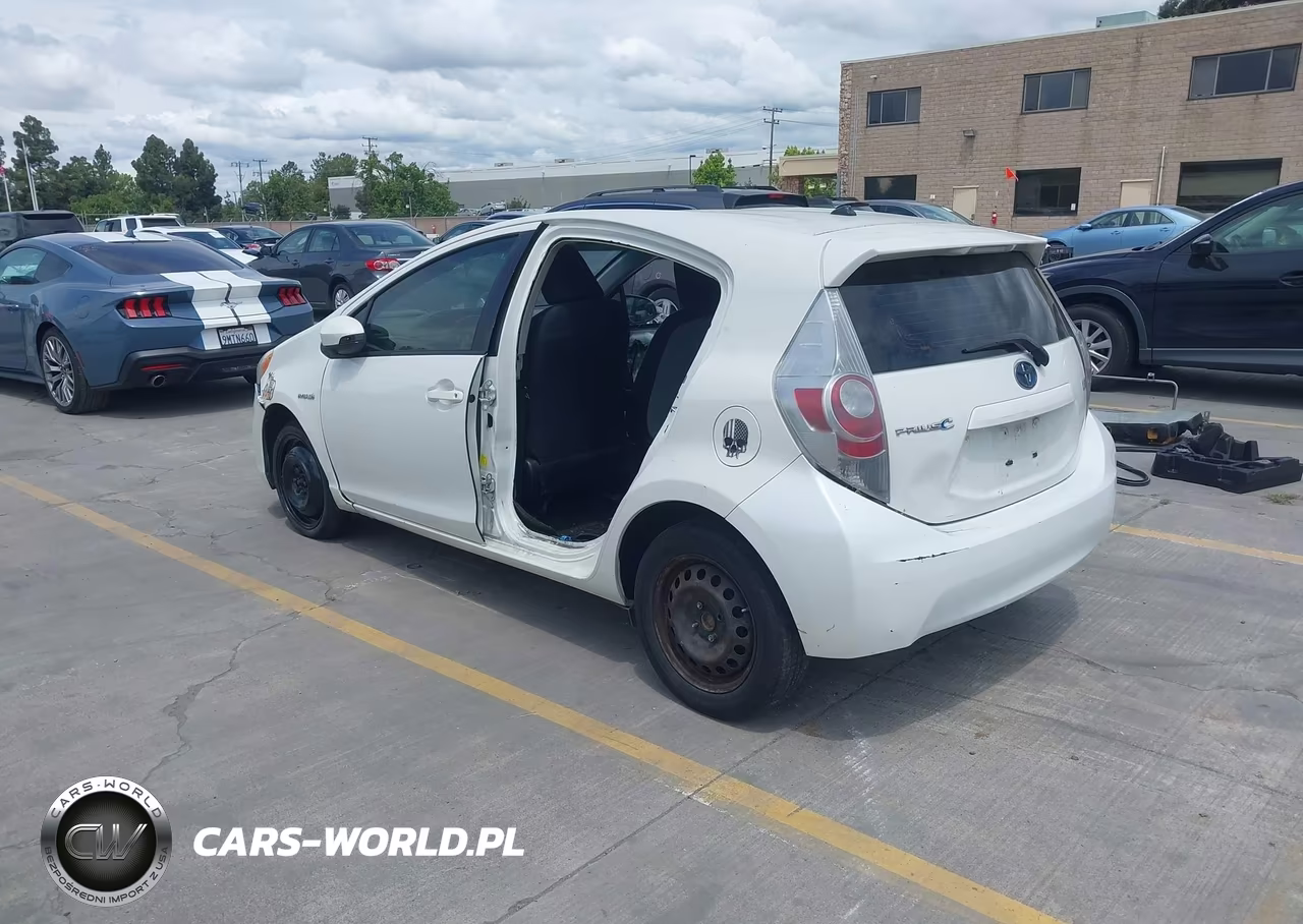 2014 Toyota Prius C One VIN:JTDKDTB33E1563762 - 3