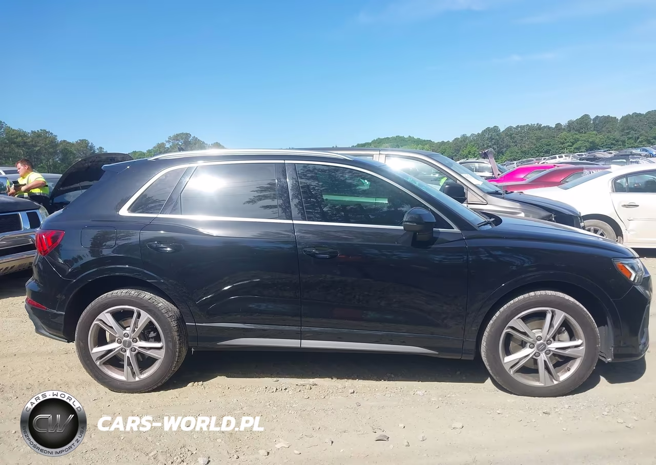 2019 Audi Q3 2.0T S Line Premium VIN:WA1EECF34K1065306 - 13