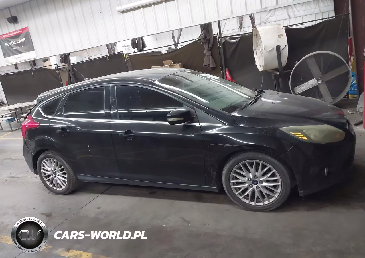 2014 Ford Focus Titanium VIN:1FADP3N22EL420931 - 13