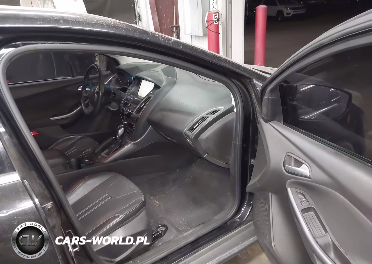 2014 Ford Focus Titanium VIN:1FADP3N22EL420931 - 5
