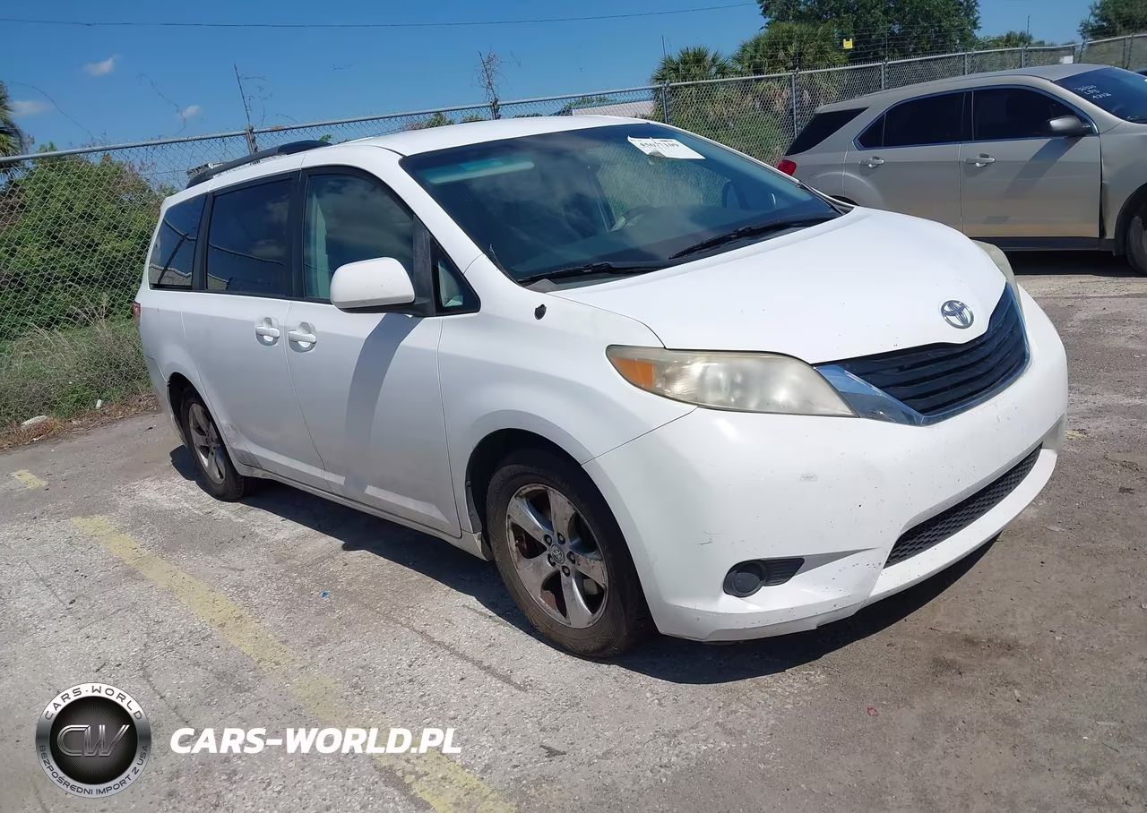 2011 Toyota Sienna Le V6