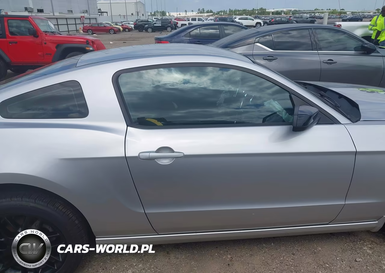 2014 Ford Mustang V6 VIN:1ZVBP8AM0E5306045 - 14