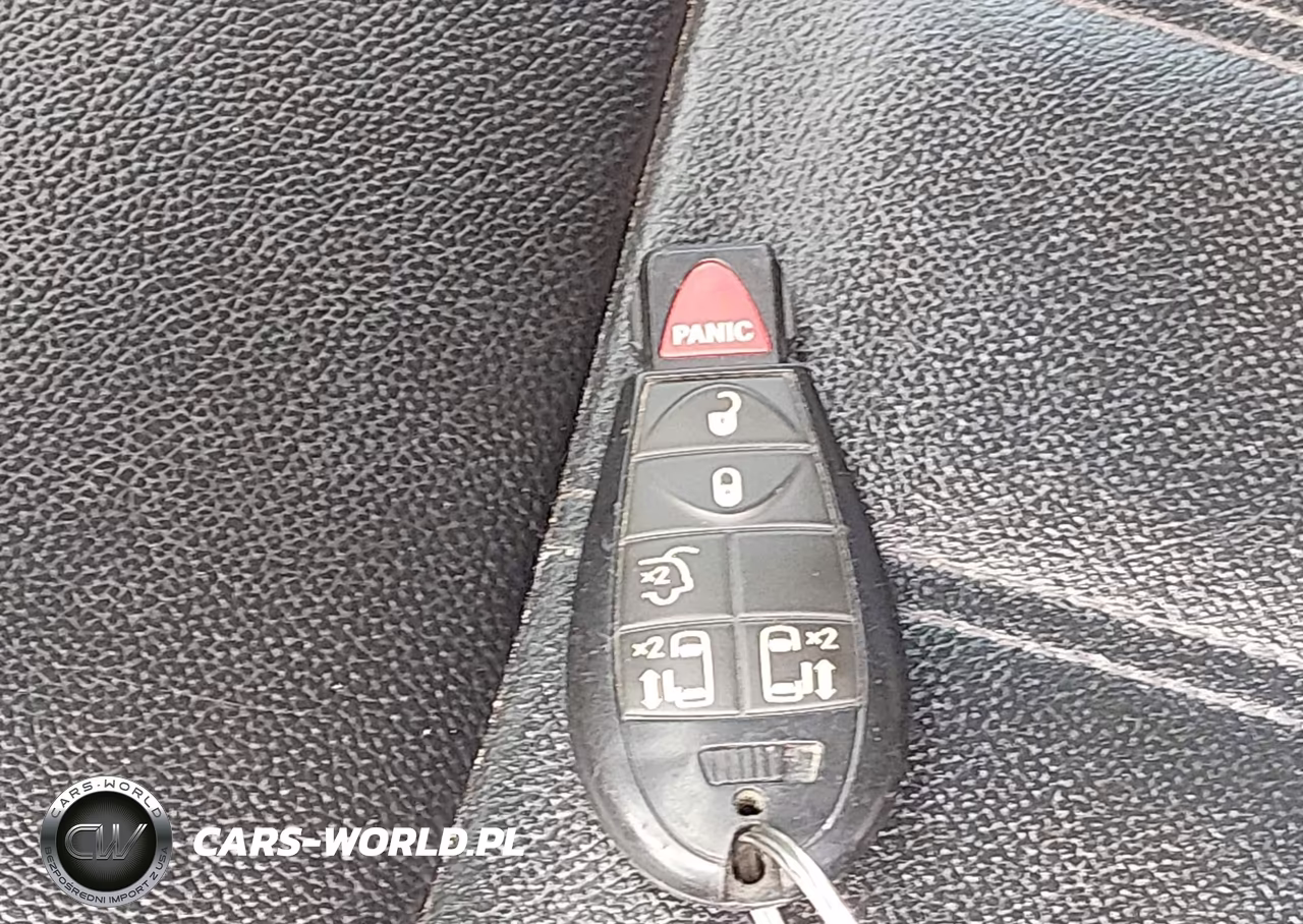 2014 Chrysler Town & Country Touring VIN:2C4RC1BG9ER246475 - 11
