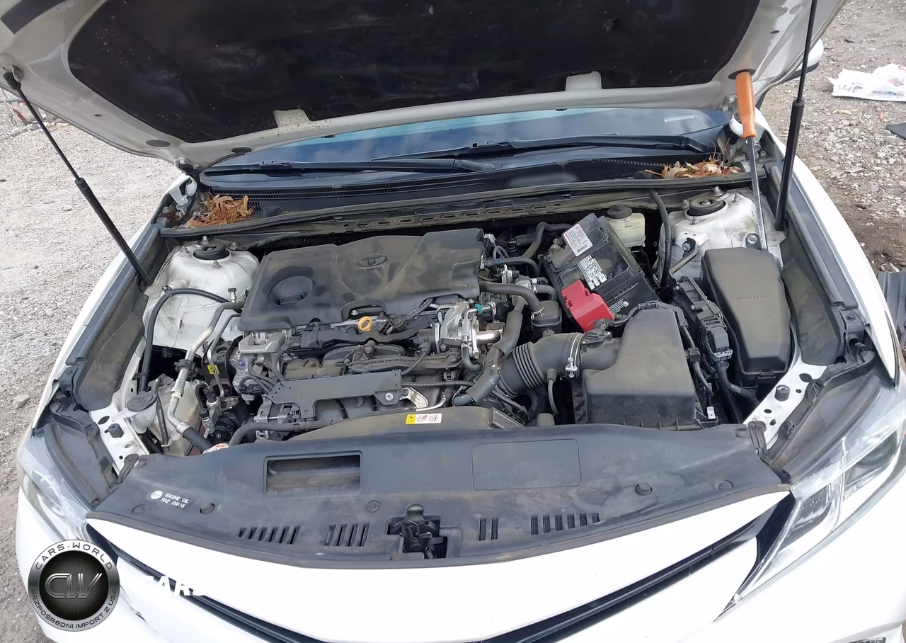2018 Toyota Camry Le VIN:4T1B11HK0JU595133 - 10