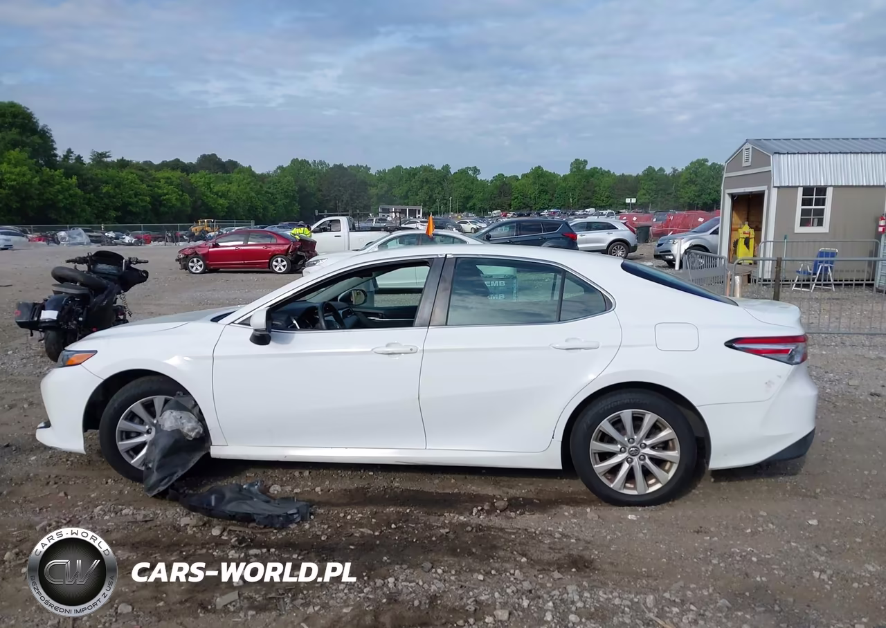 2018 Toyota Camry Le VIN:4T1B11HK0JU595133 - 14