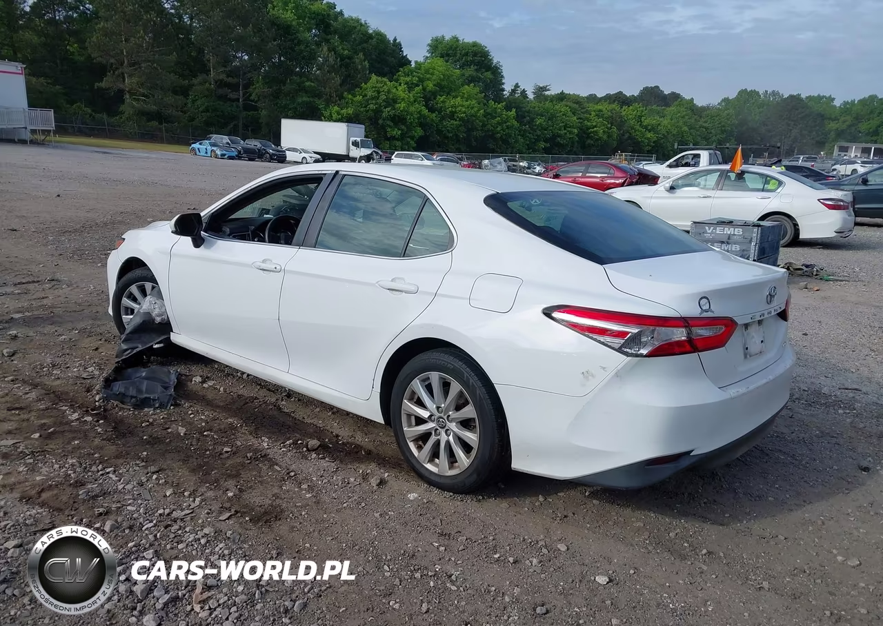 2018 Toyota Camry Le VIN:4T1B11HK0JU595133 - 3