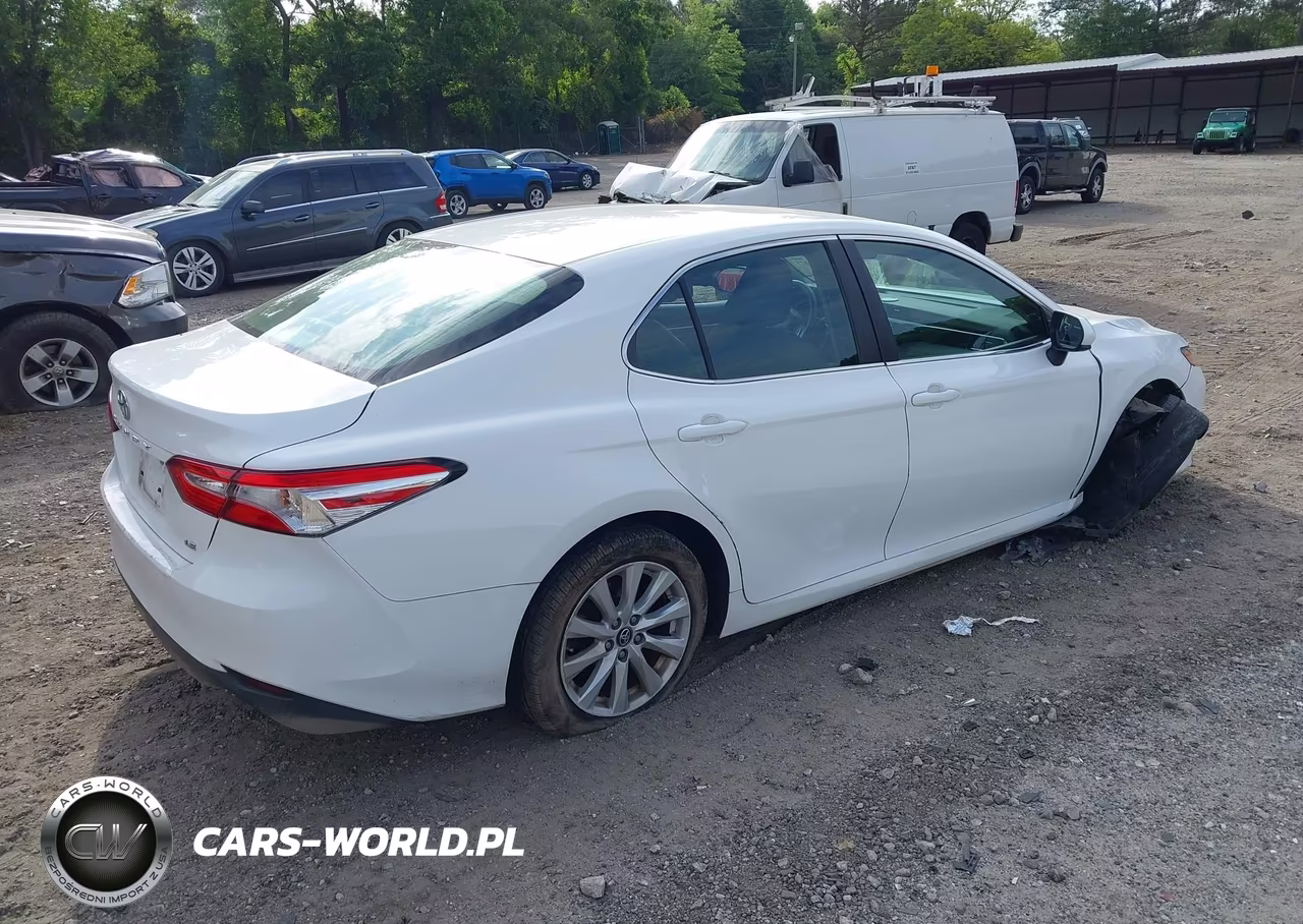 2018 Toyota Camry Le VIN:4T1B11HK0JU595133 - 4