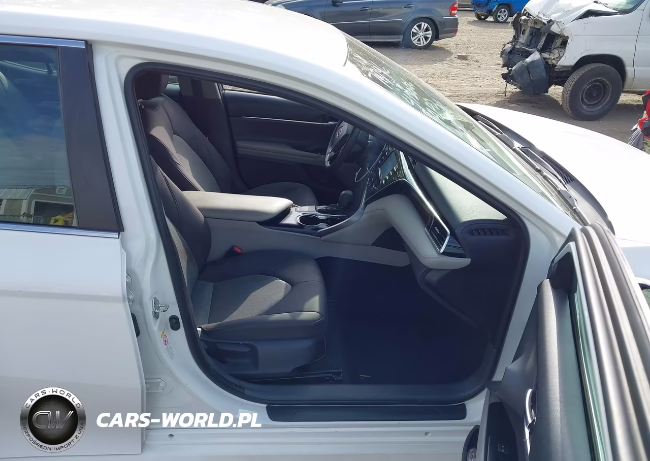 2018 Toyota Camry Le VIN:4T1B11HK0JU595133 - 5