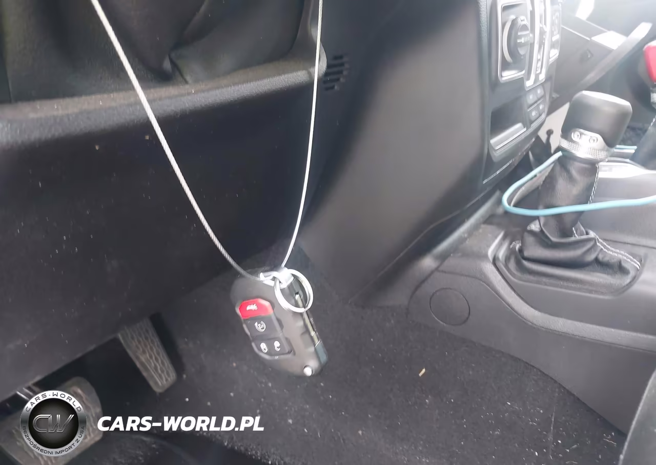 2018 Jeep Wrangler Unlimited Sahara 4X4 VIN:1C4HJXEG0JW123715 - 11
