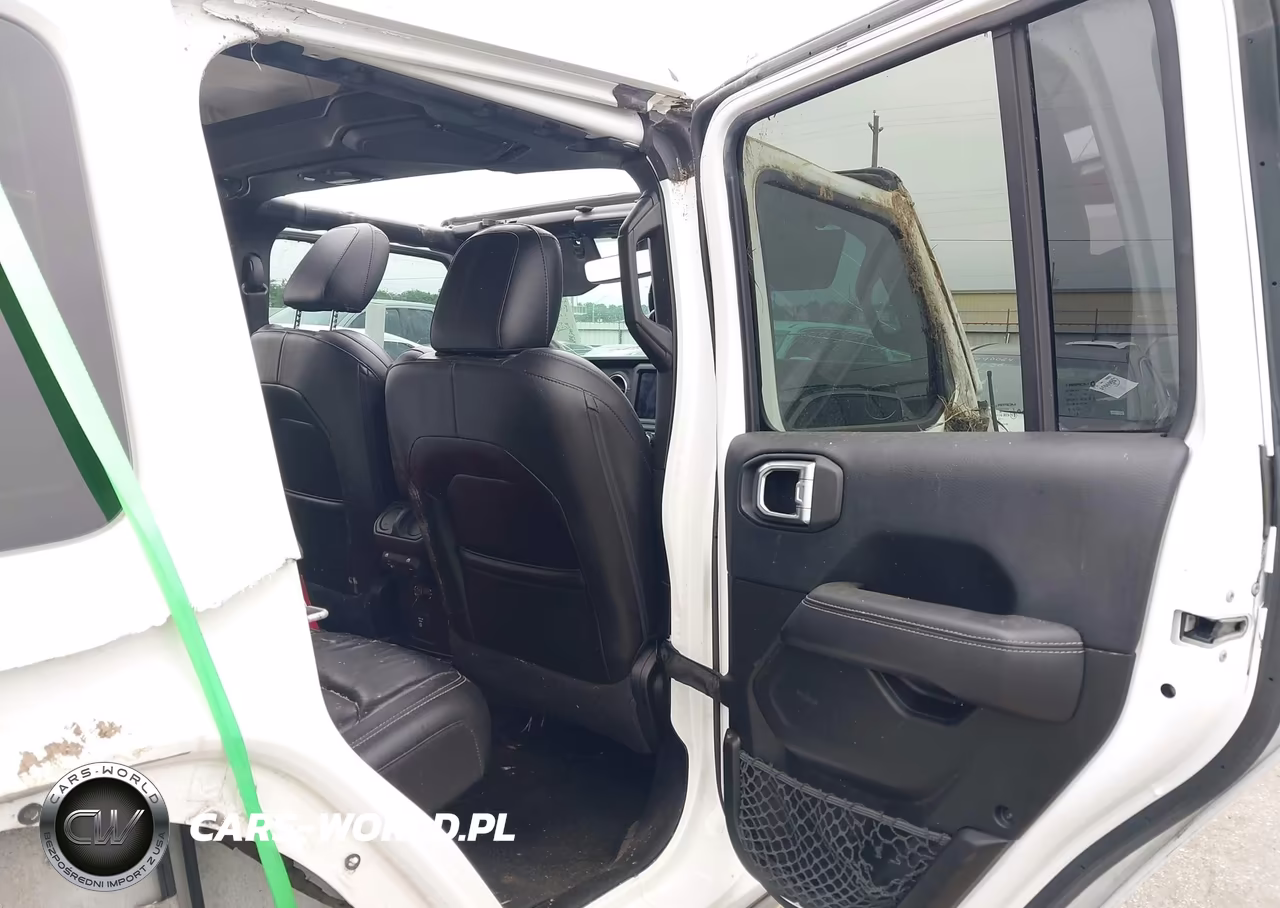 2018 Jeep Wrangler Unlimited Sahara 4X4 VIN:1C4HJXEG0JW123715 - 8