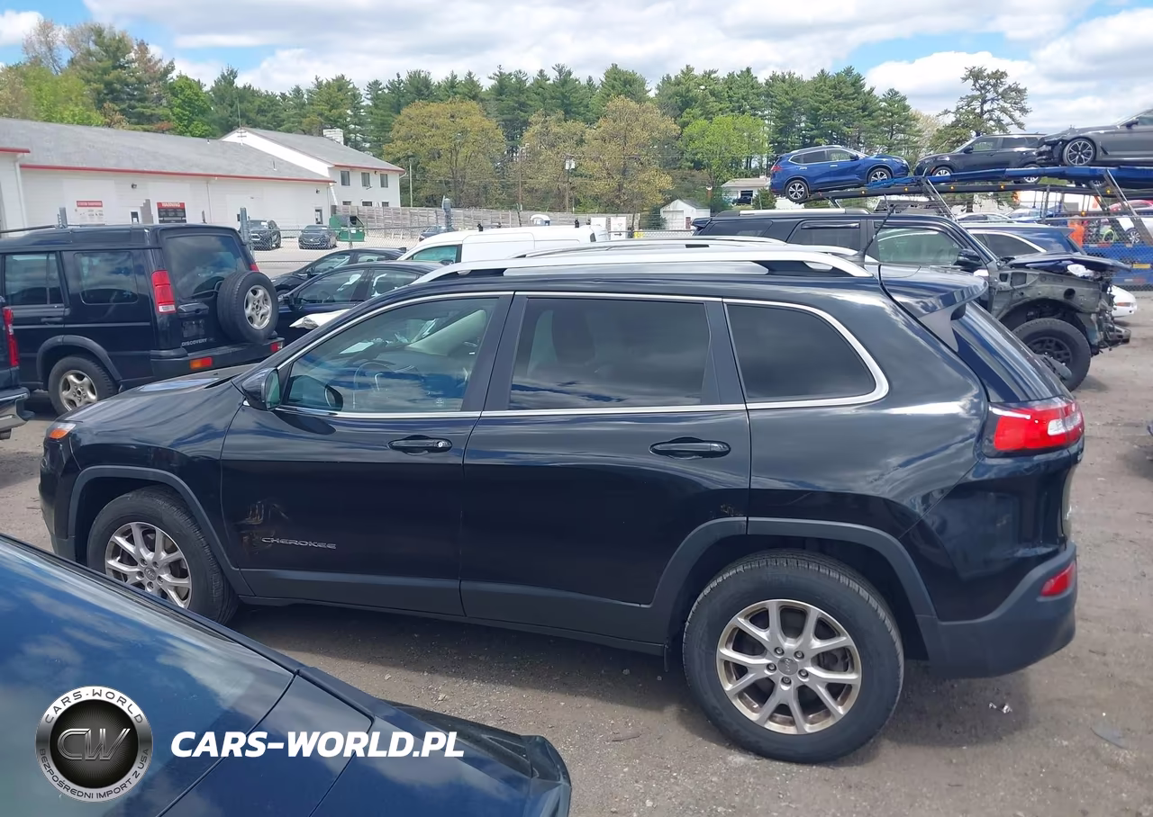 2015 Jeep Cherokee Latitude VIN:1C4PJMCB0FW648900 - 14