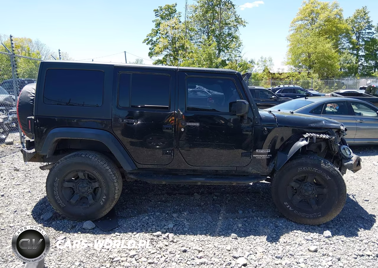 2016 Jeep Wrangler Unlimited Sport VIN:1C4BJWDG5GL101706 - 14
