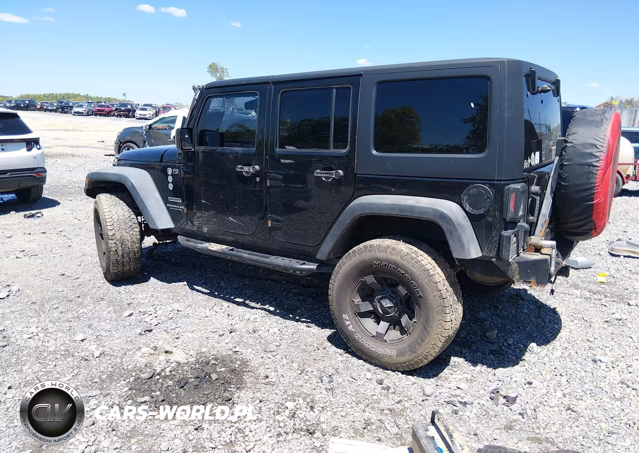 2016 Jeep Wrangler Unlimited Sport VIN:1C4BJWDG5GL101706 - 3