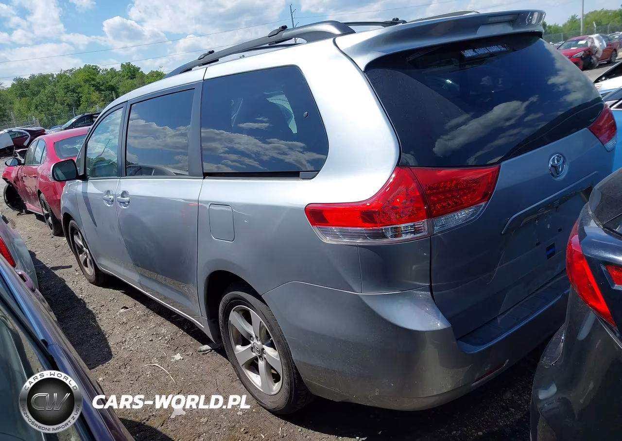 2014 Toyota Sienna Le V6 8 Passenger VIN:5TDKK3DC7ES468739 - 3