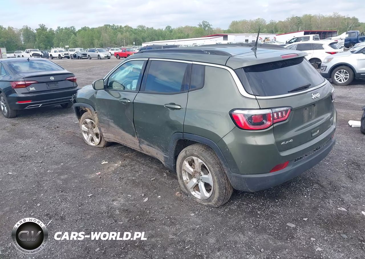 2017 Jeep New Compass Latitude 4X4 VIN:3C4NJDBBXHT672221 - 3