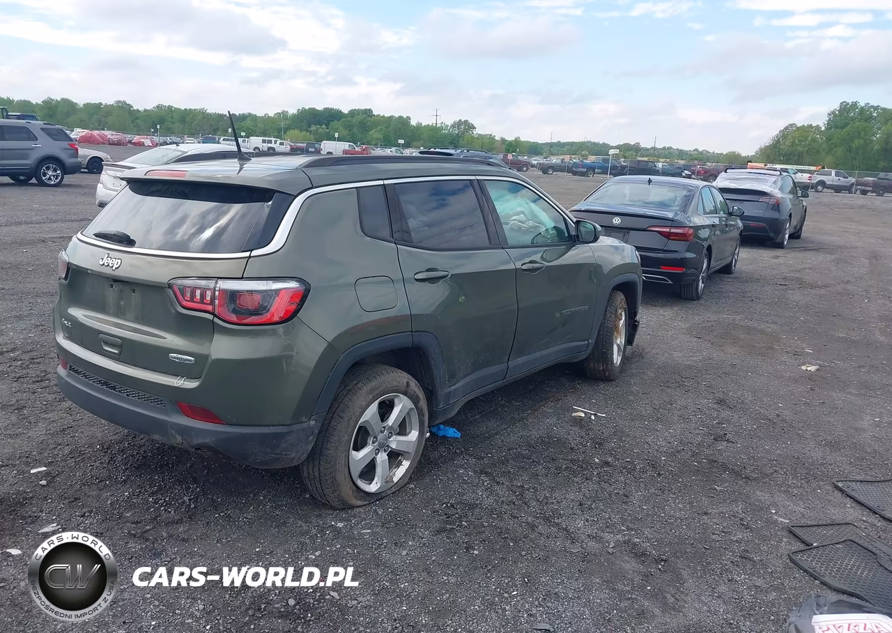2017 Jeep New Compass Latitude 4X4 VIN:3C4NJDBBXHT672221 - 4