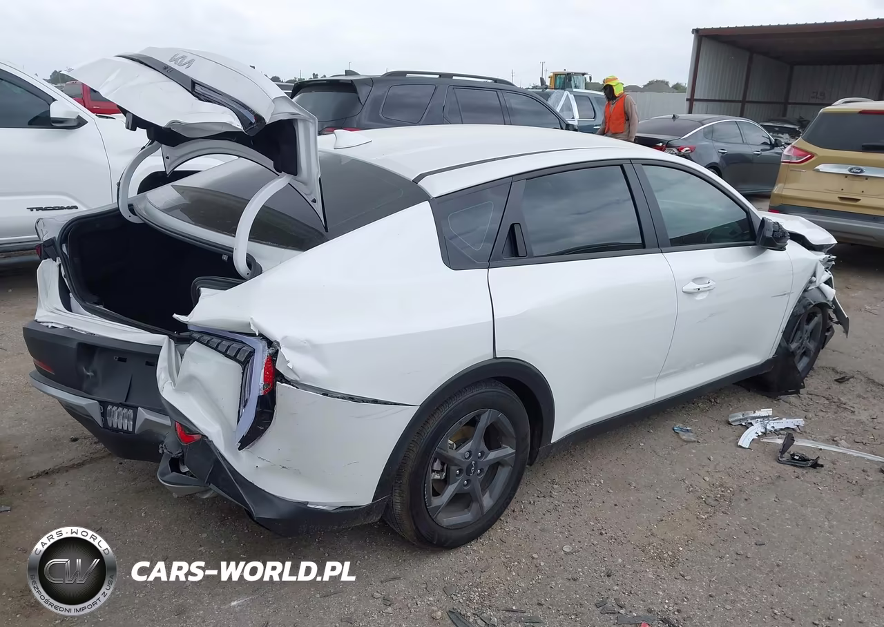 2025 Kia K4 Lxs VIN:3KPFT4DE6SE161283 - 4