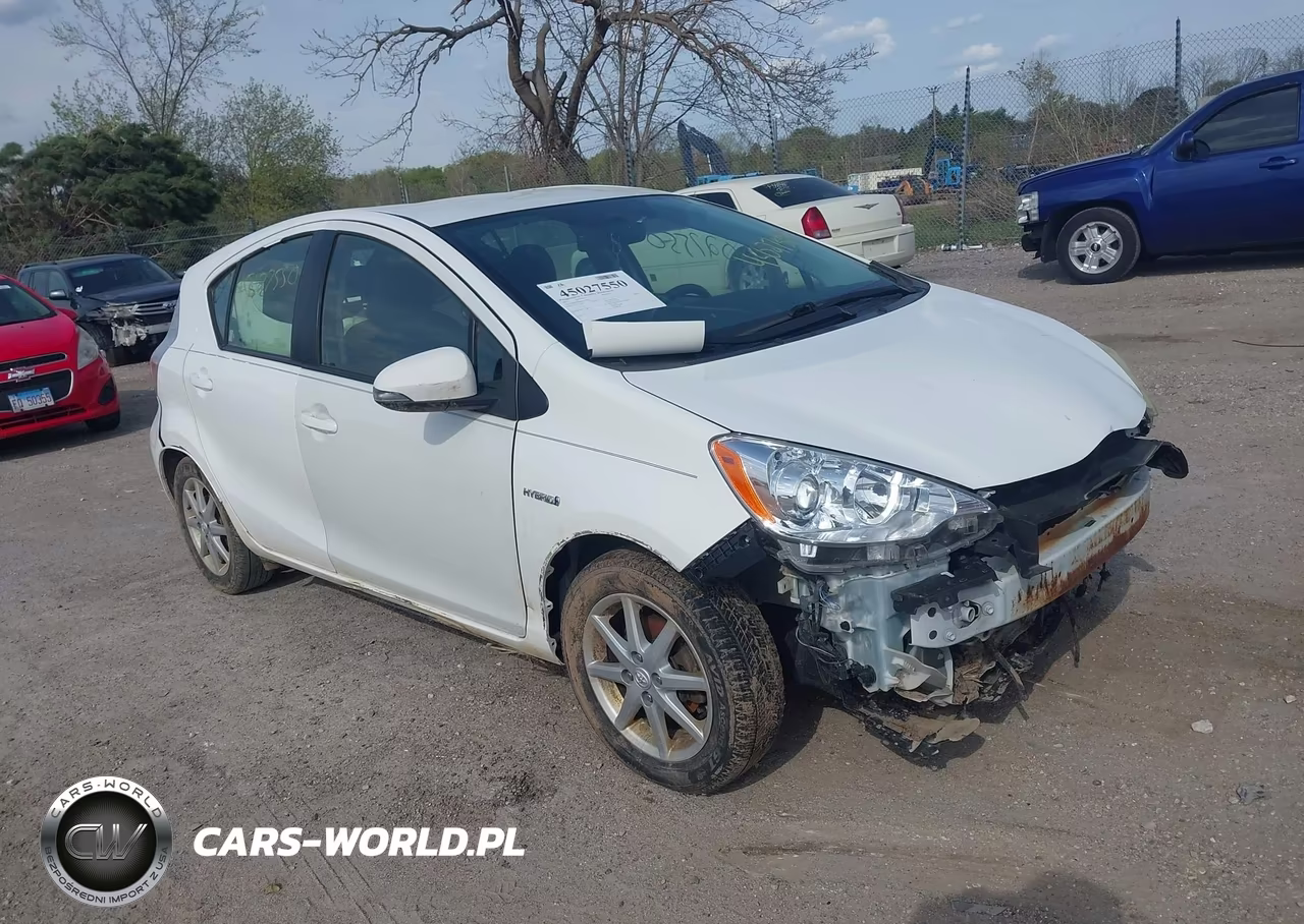 2013 Toyota Prius C Three – zdjęcie 1 z 11