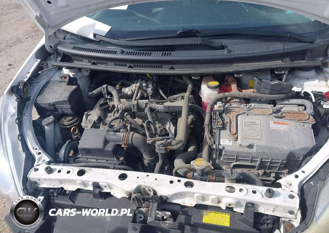 2013 Toyota Prius C Three VIN:JTDKDTB30D1550854 - 10