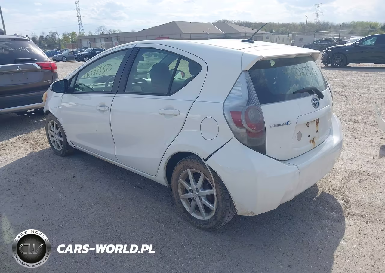 2013 Toyota Prius C Three VIN:JTDKDTB30D1550854 - 3