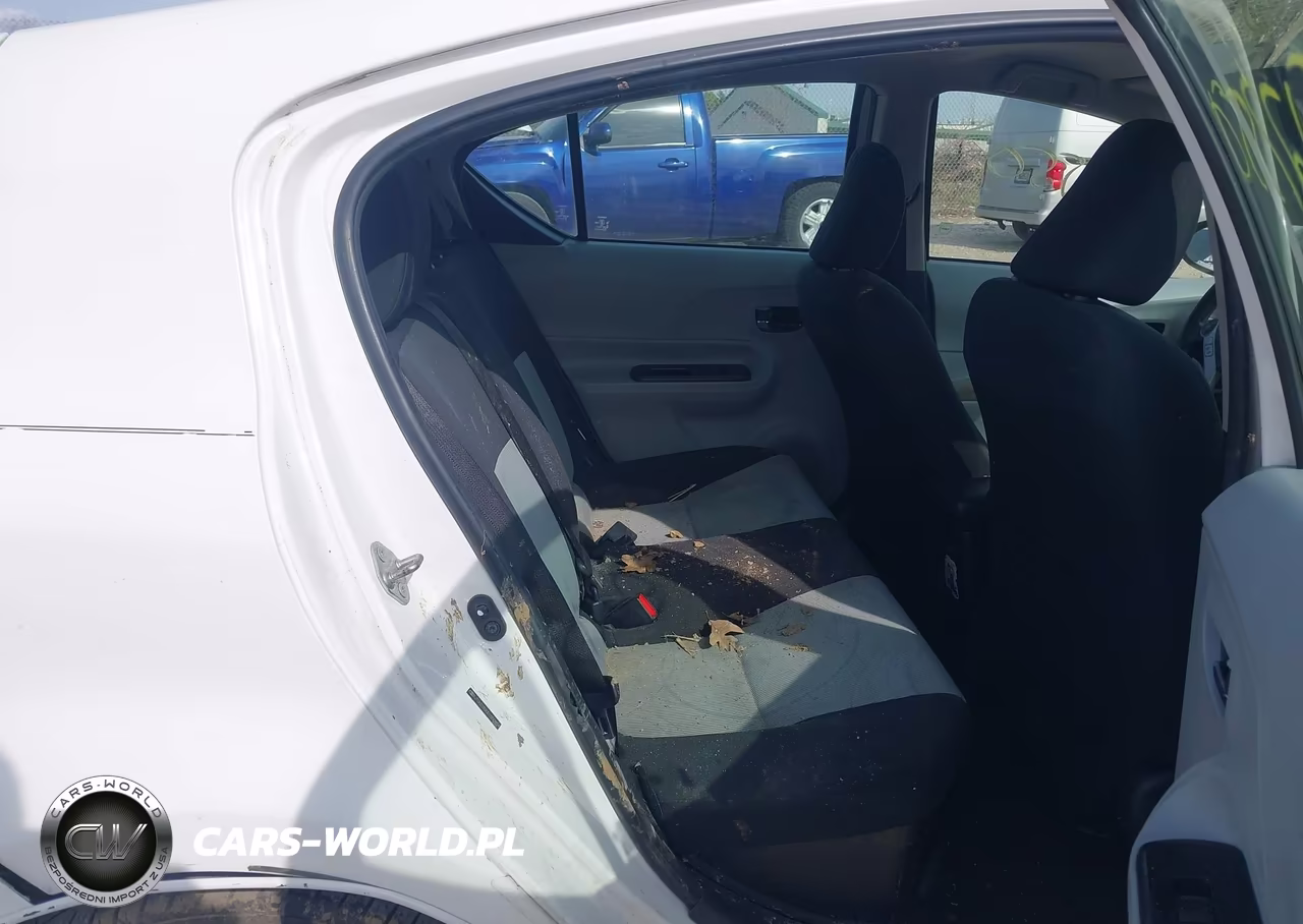 2013 Toyota Prius C Three VIN:JTDKDTB30D1550854 - 8