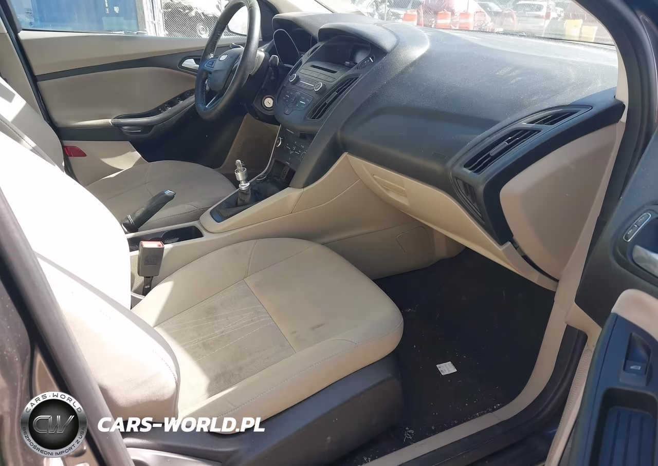 2015 Ford Focus Se VIN:1FADP3FE5FL354675 - 5