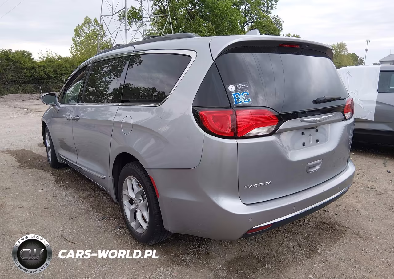2017 Chrysler Pacifica Touring-L VIN:2C4RC1BG6HR507467 - 3