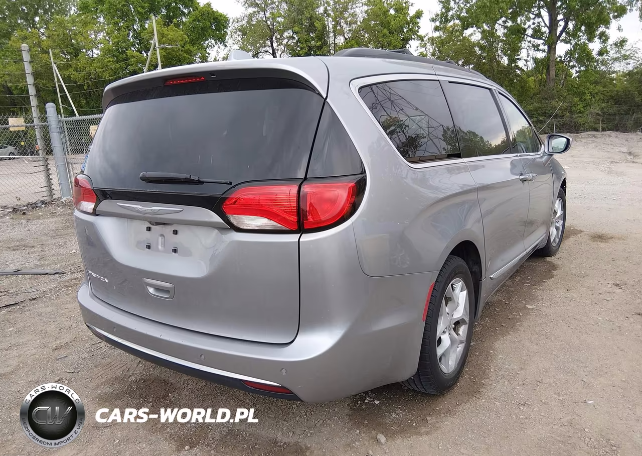 2017 Chrysler Pacifica Touring-L VIN:2C4RC1BG6HR507467 - 4