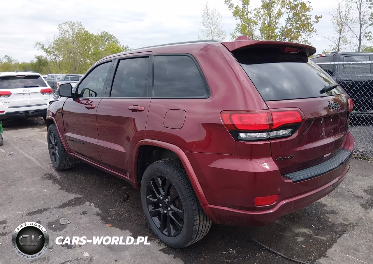 2018 Jeep Grand Cherokee Altitude 4X4 VIN:1C4RJFAG1JC122420 - 3