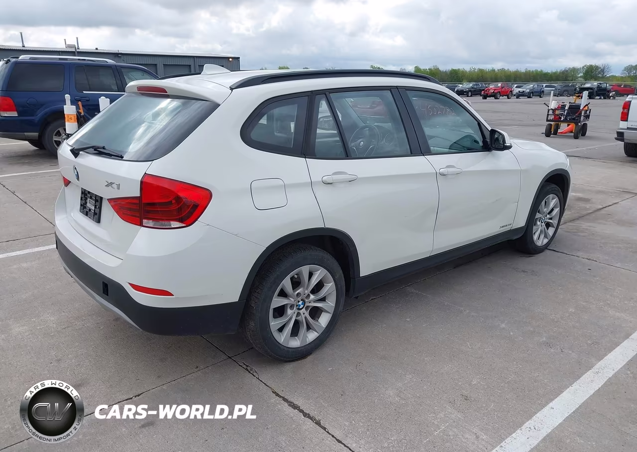 2014 BMW X1 xDrive28I VIN:WBAVL1C5XEVY22919 - 4