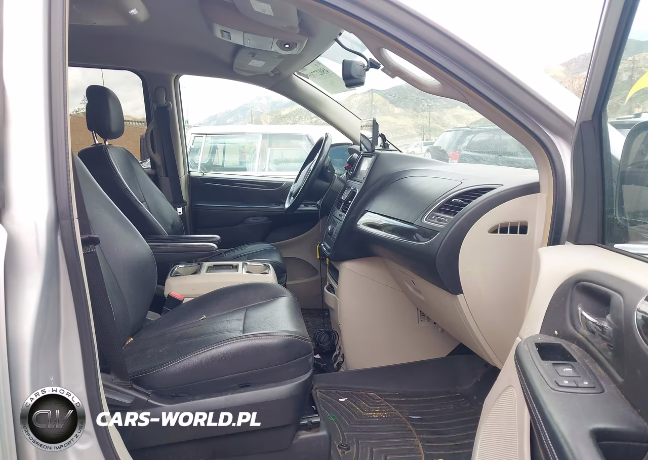 2012 Chrysler Town & Country Touring VIN:2C4RC1BG5CR300190 - 5